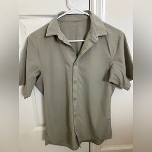 Lululemon Men’s Khaki Short Sleeve Button Down Shirt